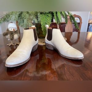 Frye Carson Chelsea Bootie 8M